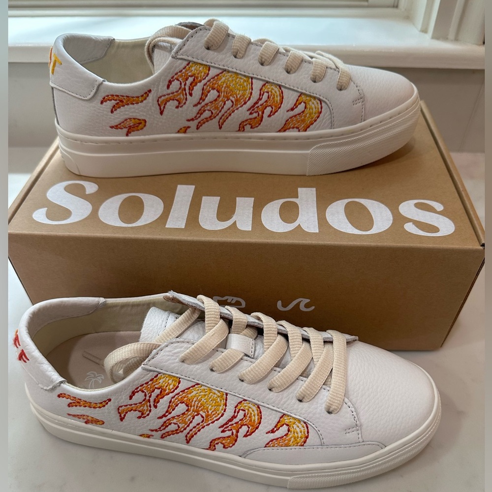 Soludos Hot Stuff Ibiza Women White Leather Embroidered Flames Platform Sneaker - Picture 2 of 6
